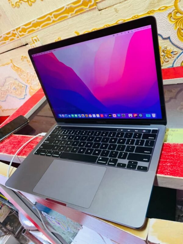 2020 MacBook UK used - Image 6